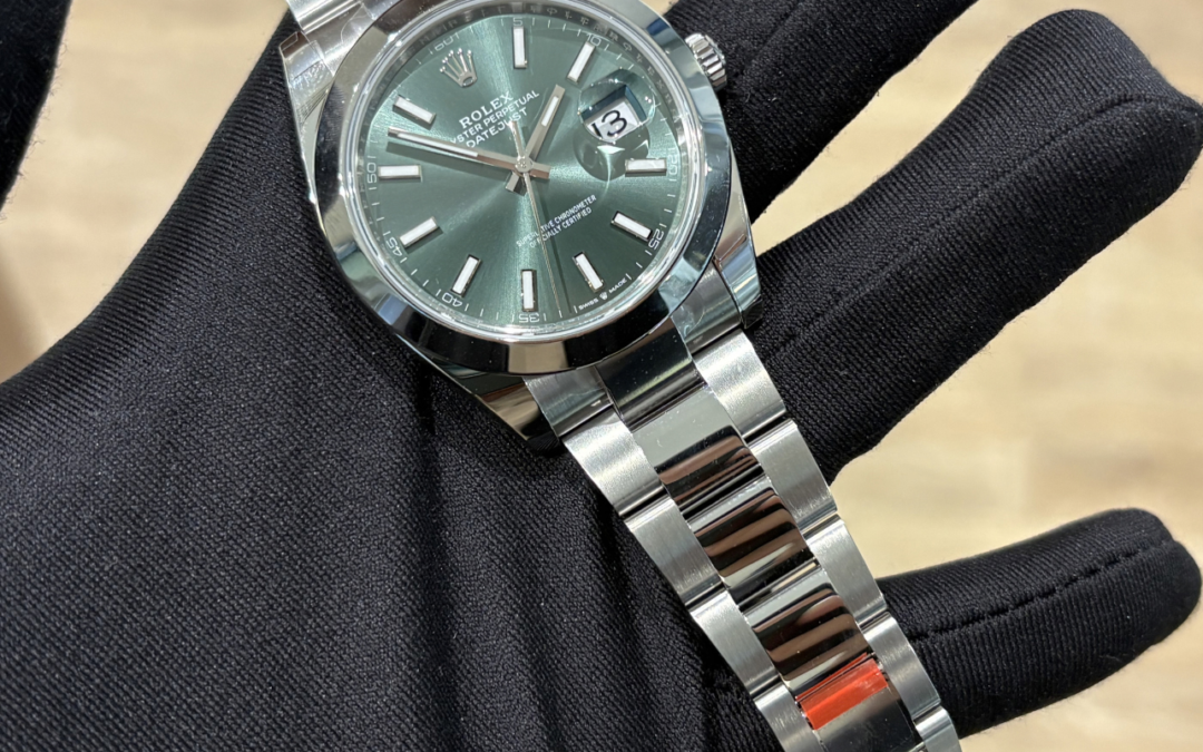 Rolex Mar 2026 Datejust Oyster Bracelet Smooth Bezel Mint Green Dial 41mm 126300 